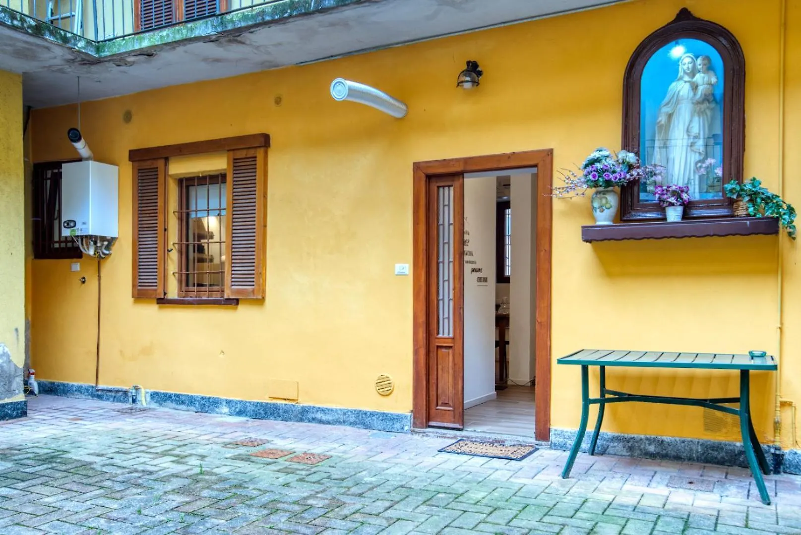 Caseospitali - Casa Andrea, Accoglienza In Corte Storica Per 3 Persone Cernusco Sul Naviglio 0*,  Italy